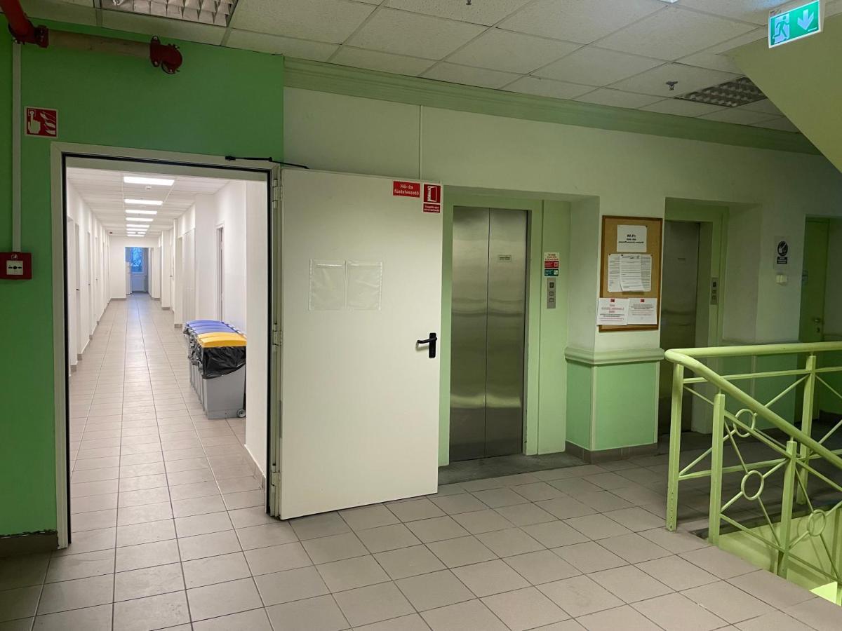The College Group Hostel Βουδαπέστη Εξωτερικό φωτογραφία