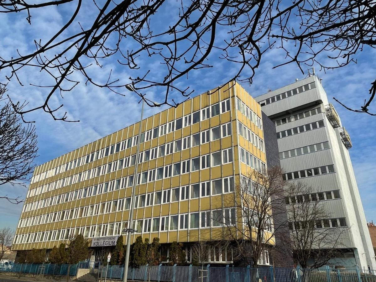 The College Group Hostel Βουδαπέστη Εξωτερικό φωτογραφία